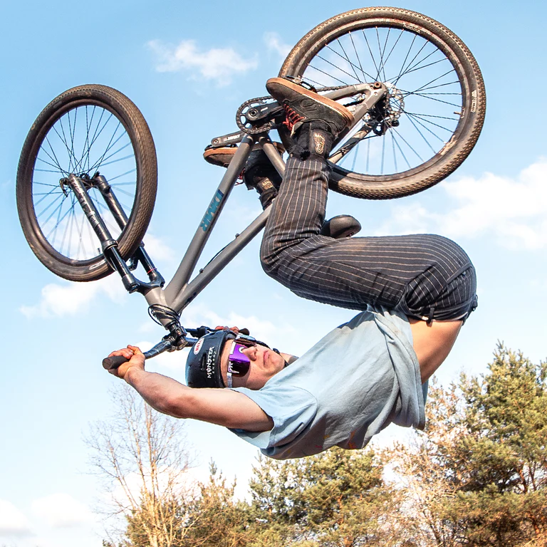 feat-collection-tiles-bike_c1d9b3da-b38c-4a9c-8bf5-2b4f409a6a41.png